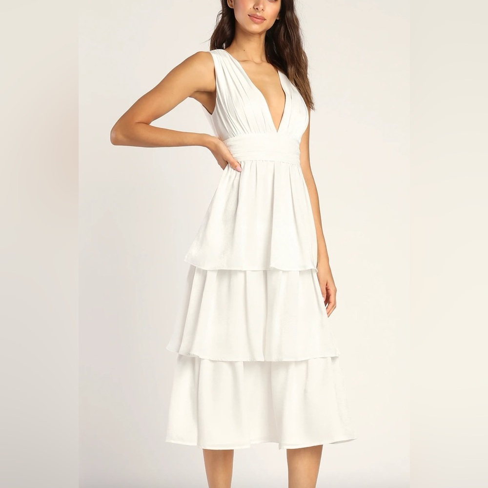 Lulus - Peak Party Vibe White Satin Tiered Tie-Back Midi Dress - Medium